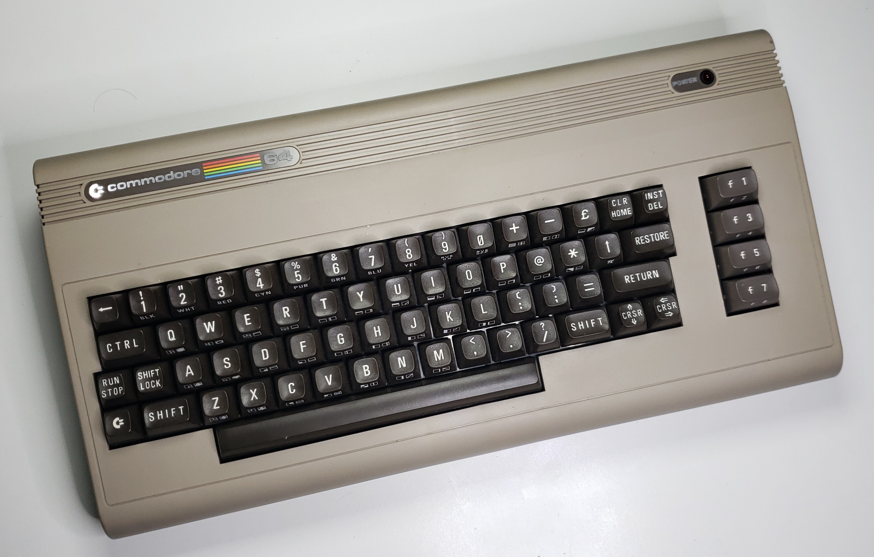 Commodore C64: P2256086