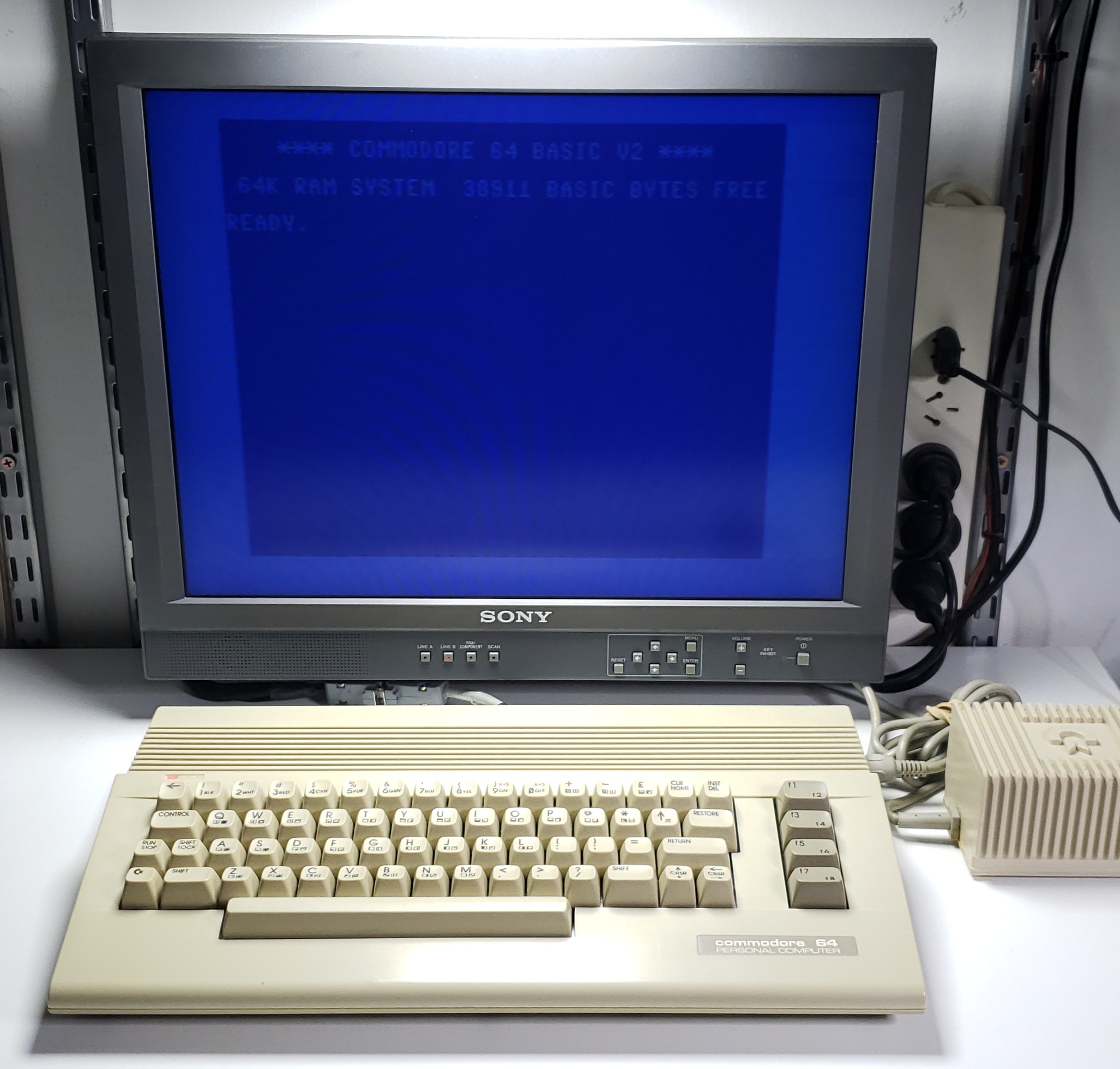 Commodore C64C: CA1443908 - 001