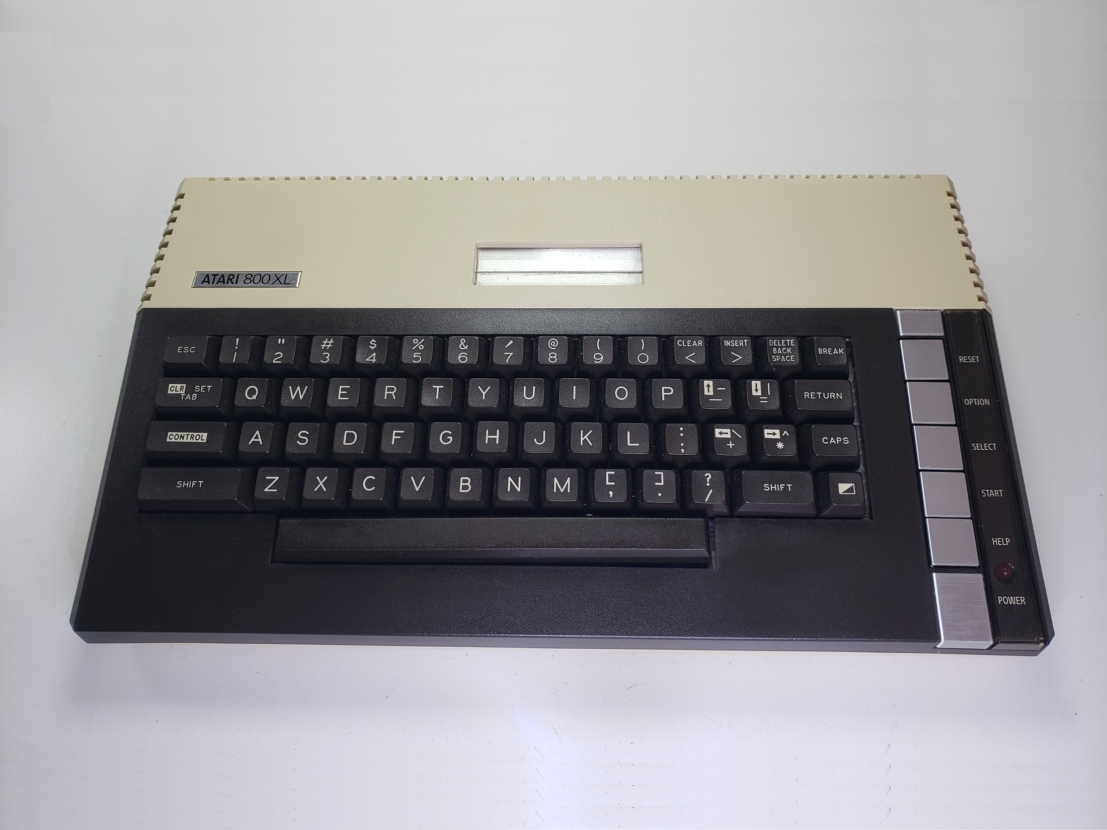 Atari 800XL: Consola frente - AT84237805