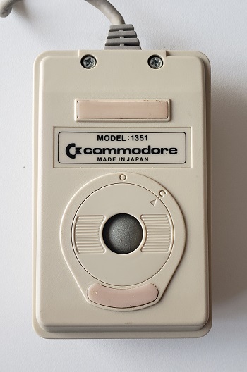 Commodore C1351: Etiqueta - SN