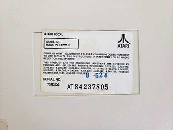 Atari 800XL: Etiqueta - AT84237805